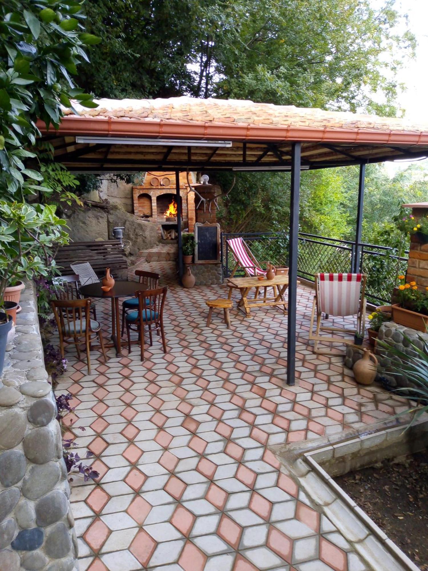 Sun Guest House Kutaisi Exterior foto