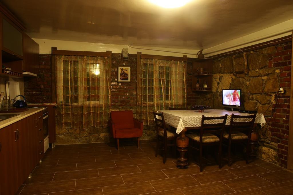 Sun Guest House Kutaisi Exterior foto